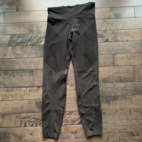 GapFit Moto Inspired Flocked Velvet Leggings - Picture 2 of 3